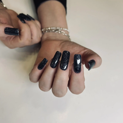 Весеннее обновление: маникюр и педикюр со скидкой до 57%