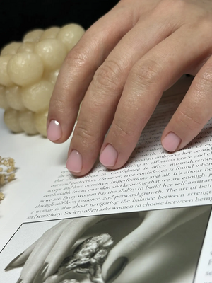 Весеннее обновление: маникюр и педикюр со скидкой до 57%