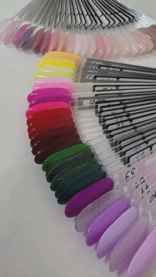 Весеннее обновление: маникюр и педикюр со скидкой до 57%